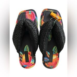 Farm Rio Cashew Crochet Puffy Flip flops Sandals Size 8 NWT